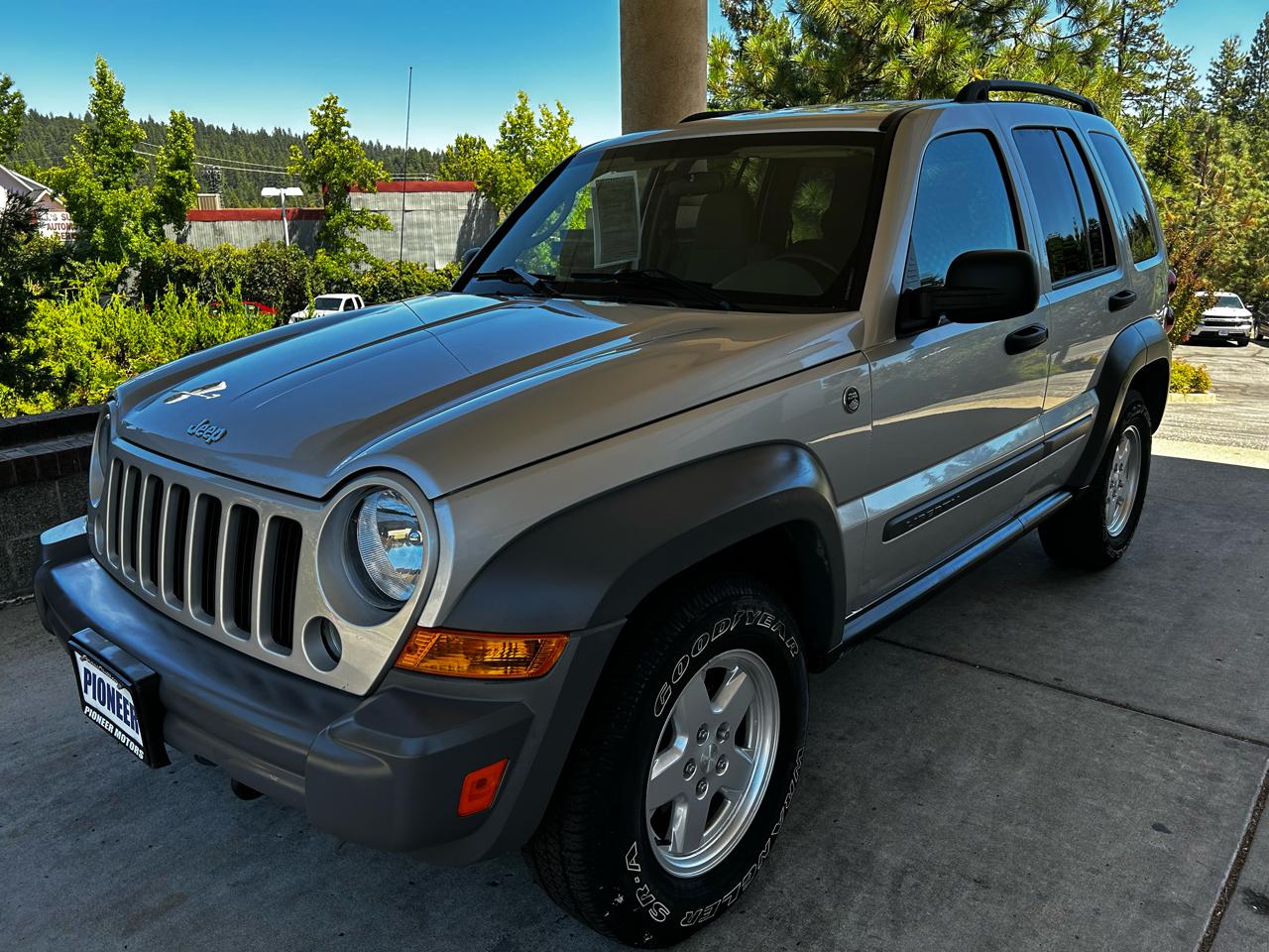Jeep Liberty 4dr Sport 4WD 2005