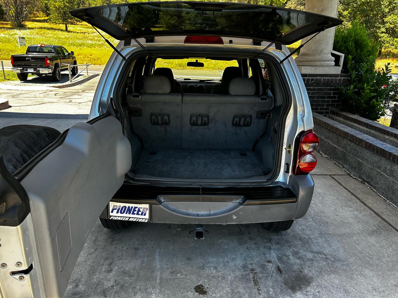 Jeep Liberty 4dr Sport 4WD 2005
