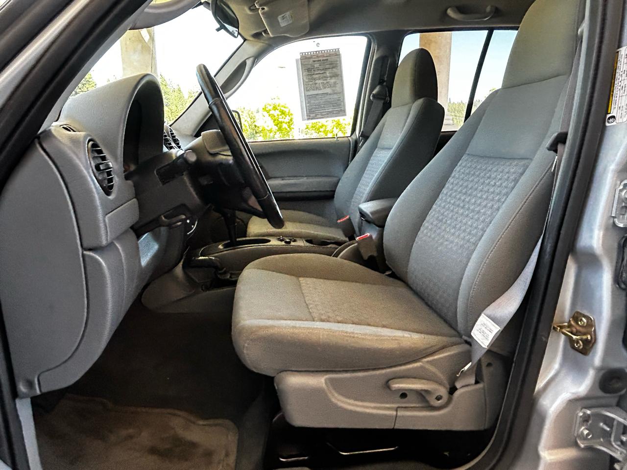 Jeep Liberty 4dr Sport 4WD 2005
