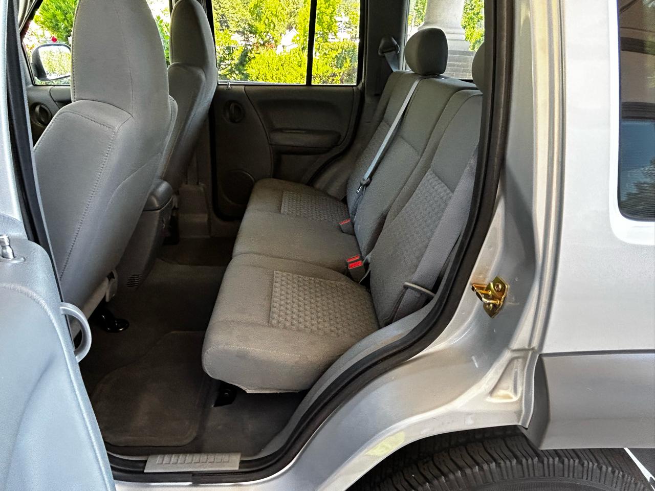 Jeep Liberty 4dr Sport 4WD 2005