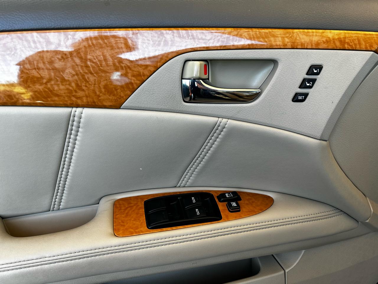 Toyota Avalon  2006