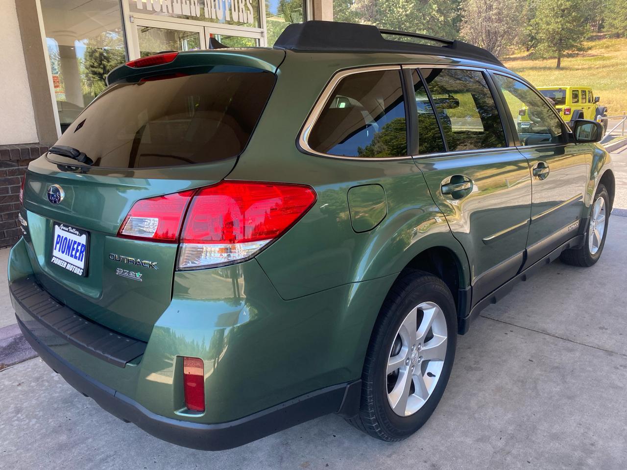 Subaru Outback 4dr Wgn H4 Auto 2.5i Limited 2013