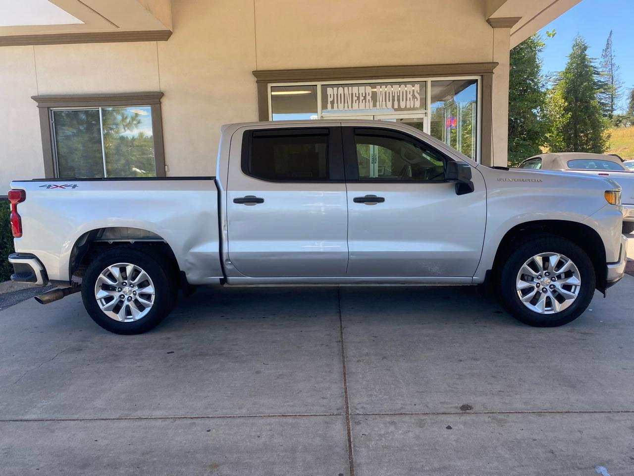 Chevrolet Silverado 1500 4WD Crew Cab 147" Custom 2020