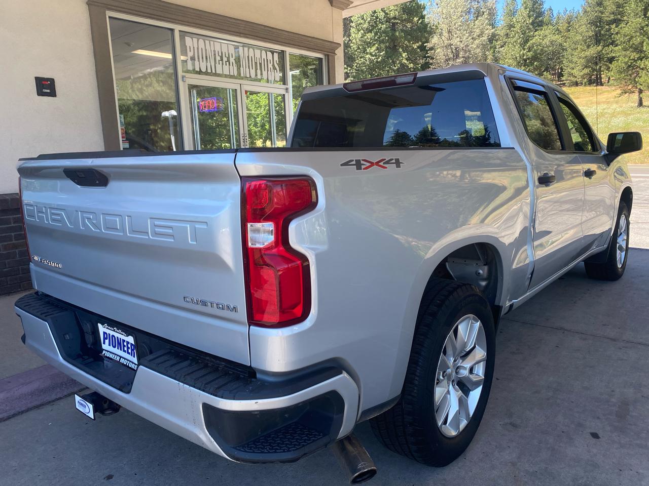 Chevrolet Silverado 1500 4WD Crew Cab 147" Custom 2020