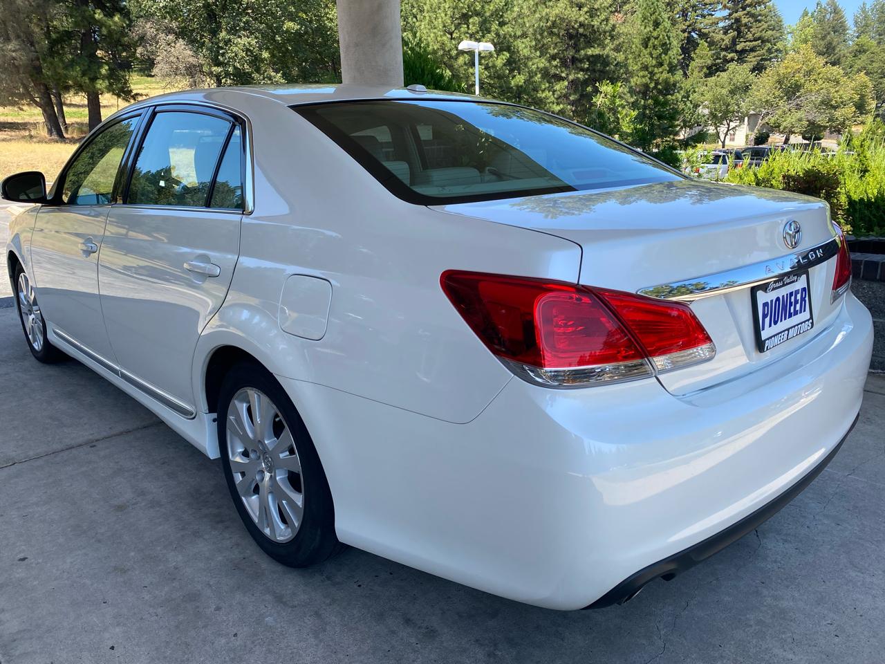 Toyota Avalon  2011