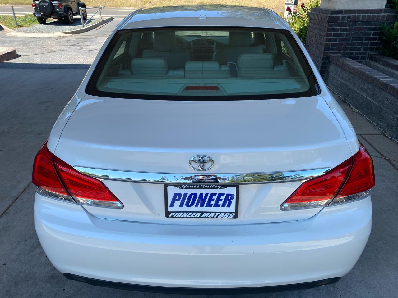 Toyota Avalon  2011