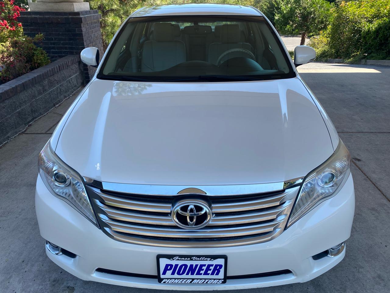 Toyota Avalon  2011