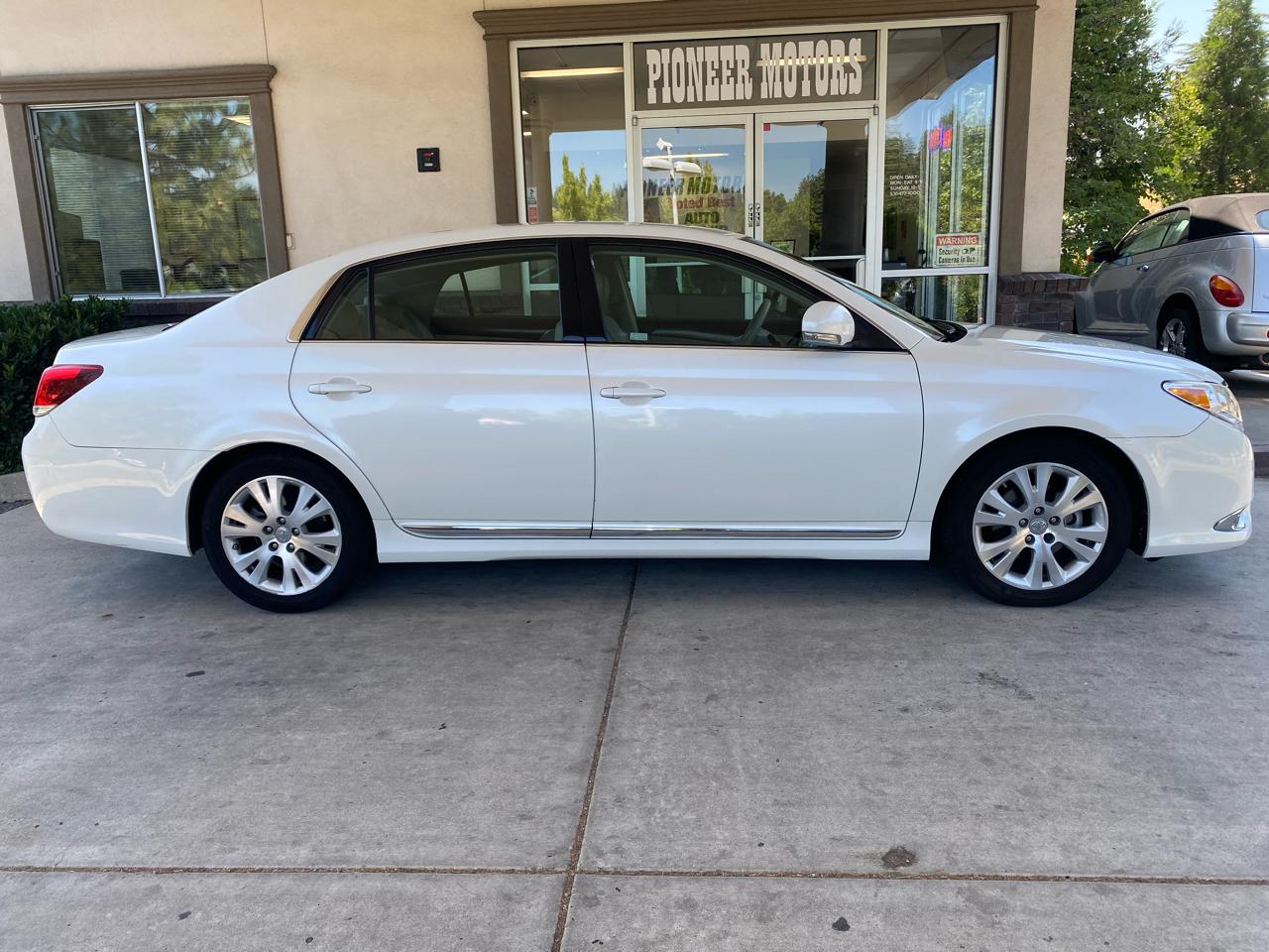 Toyota Avalon  2011