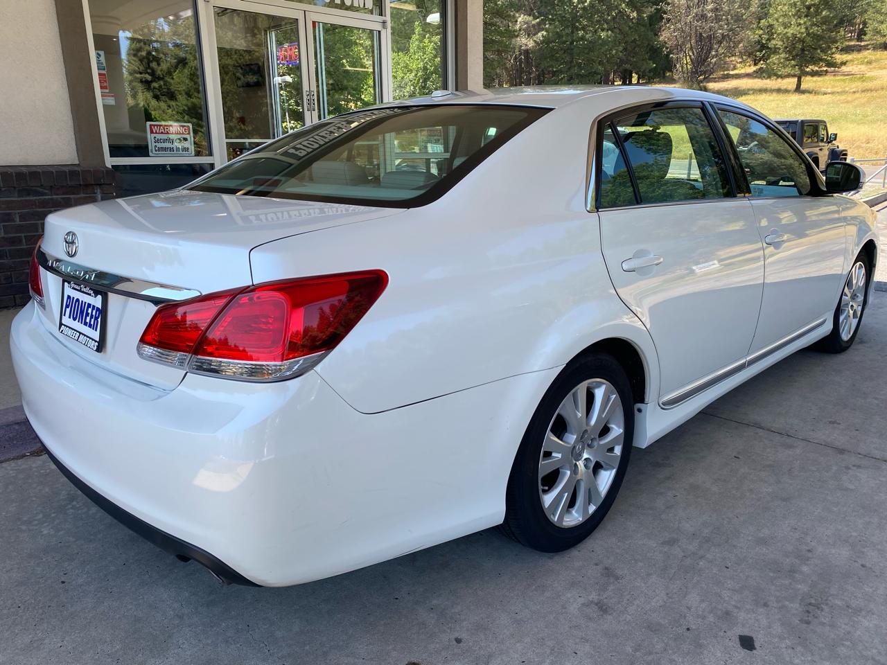 Toyota Avalon  2011
