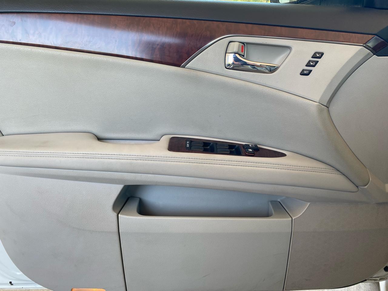 Toyota Avalon  2011