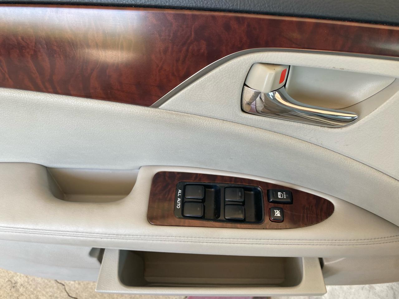 Toyota Avalon  2011