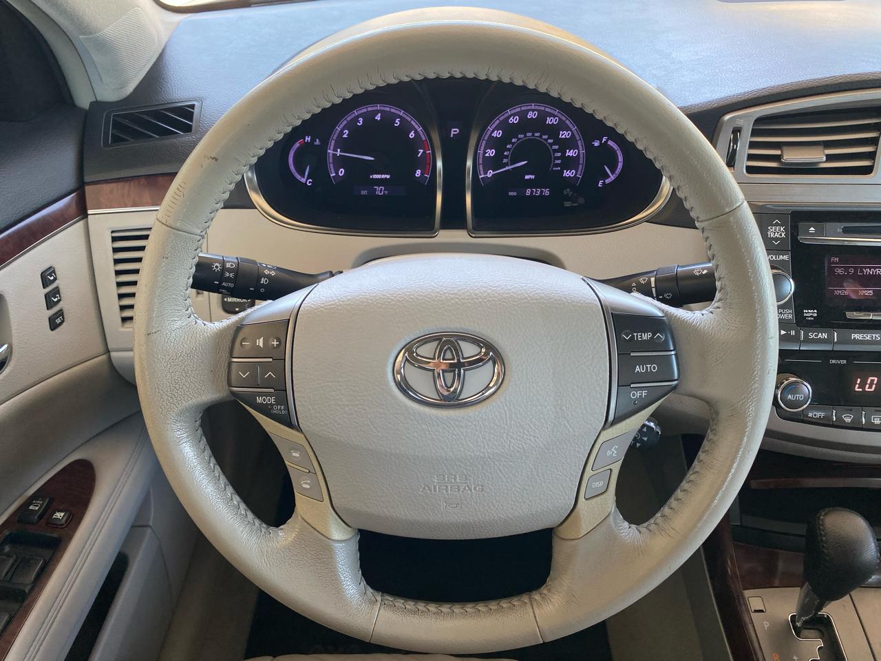 Toyota Avalon  2011