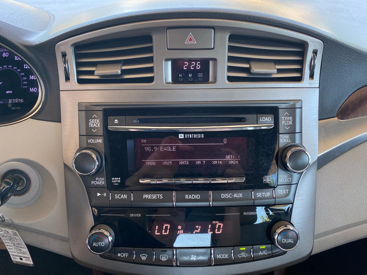 Toyota Avalon  2011