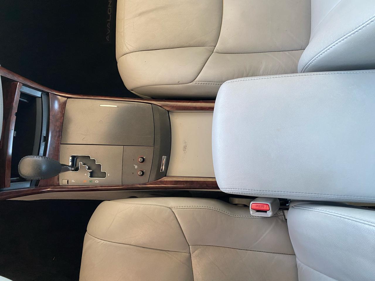 Toyota Avalon  2011
