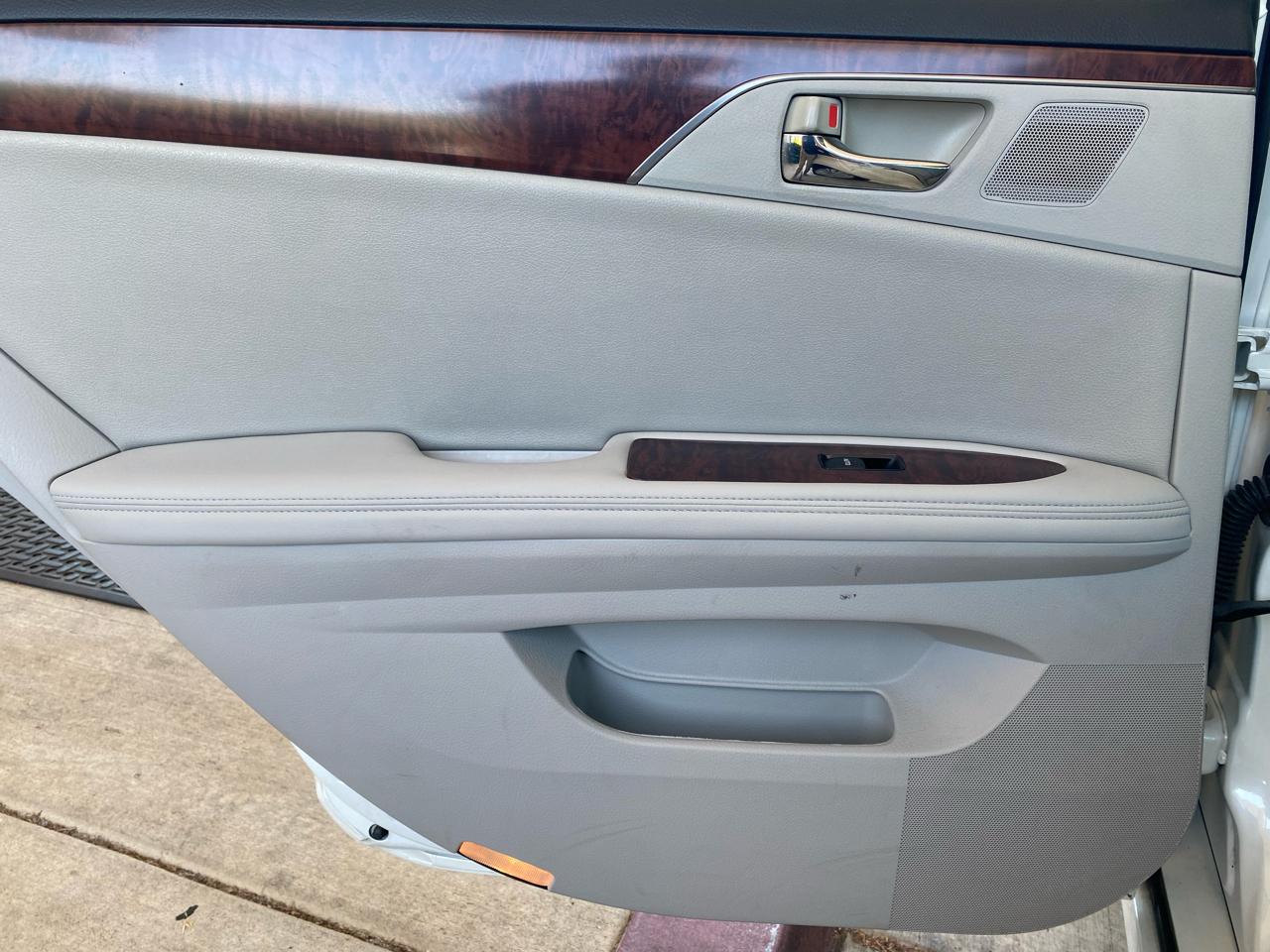 Toyota Avalon  2011