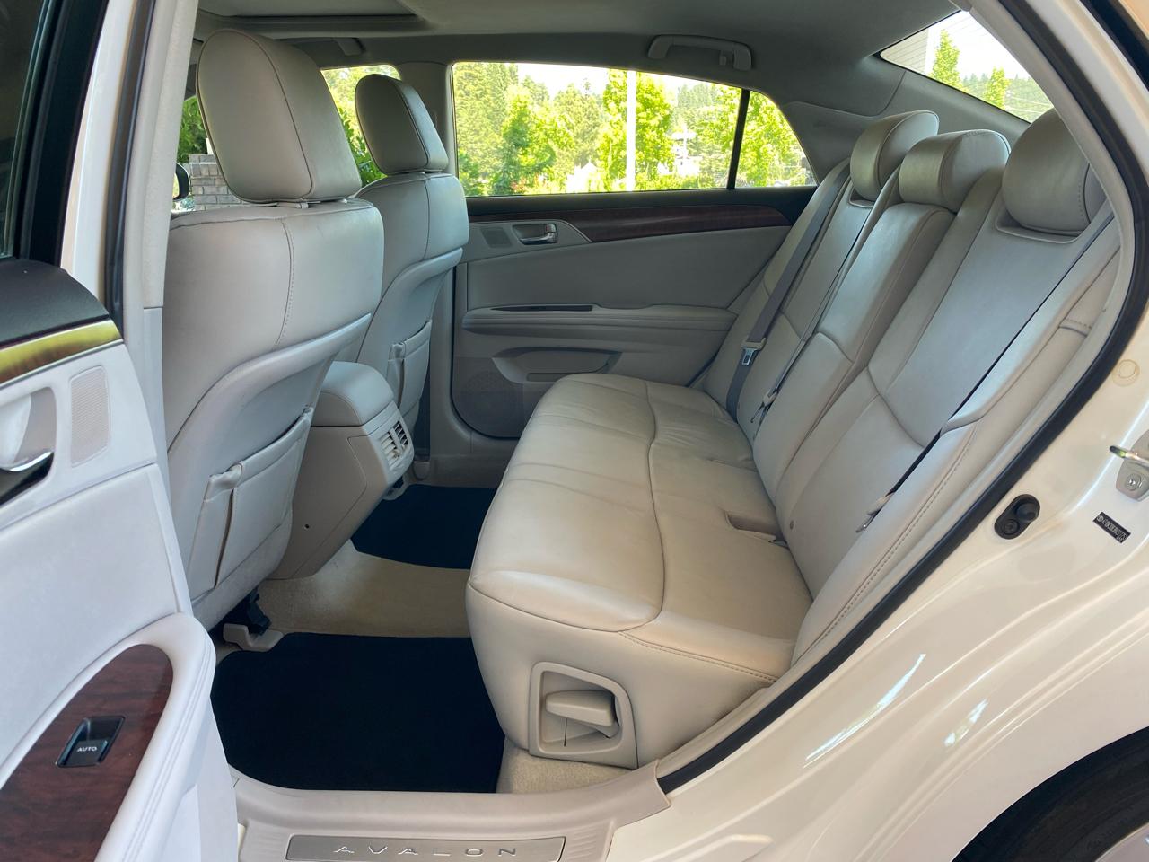 Toyota Avalon  2011