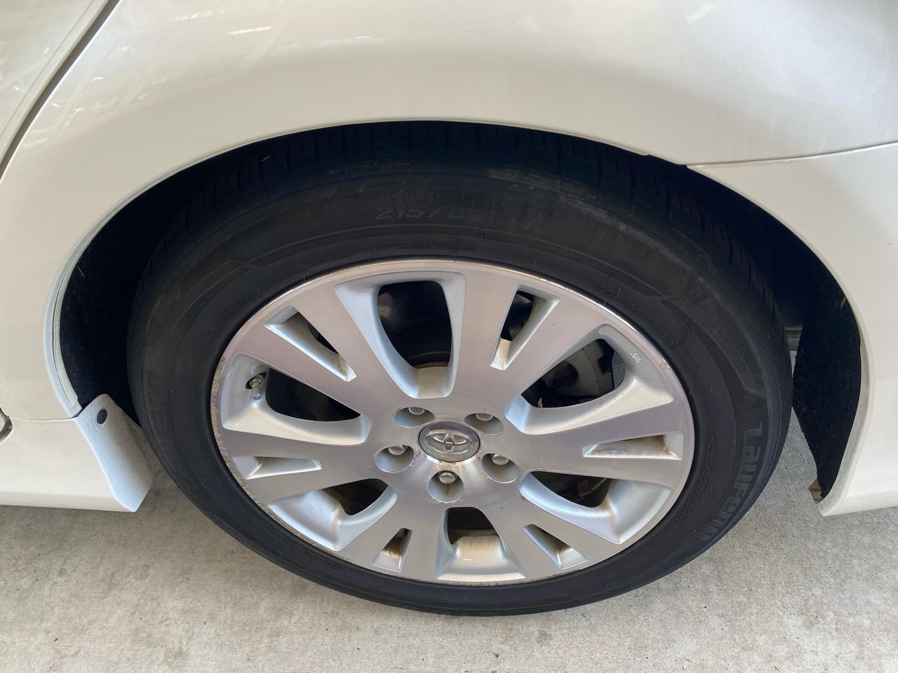 Toyota Avalon  2011