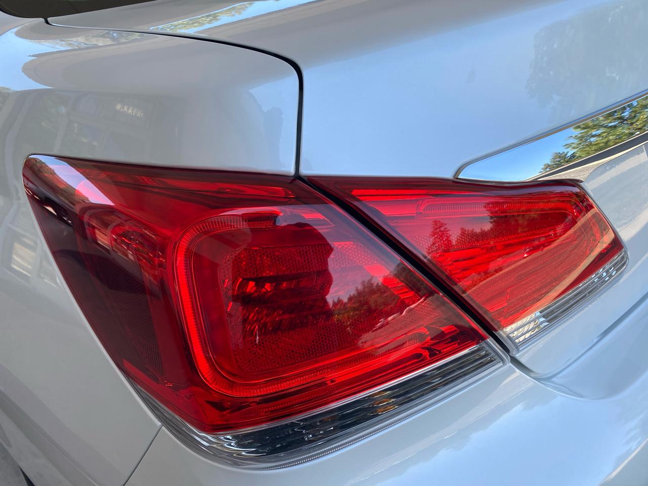 Toyota Avalon  2011
