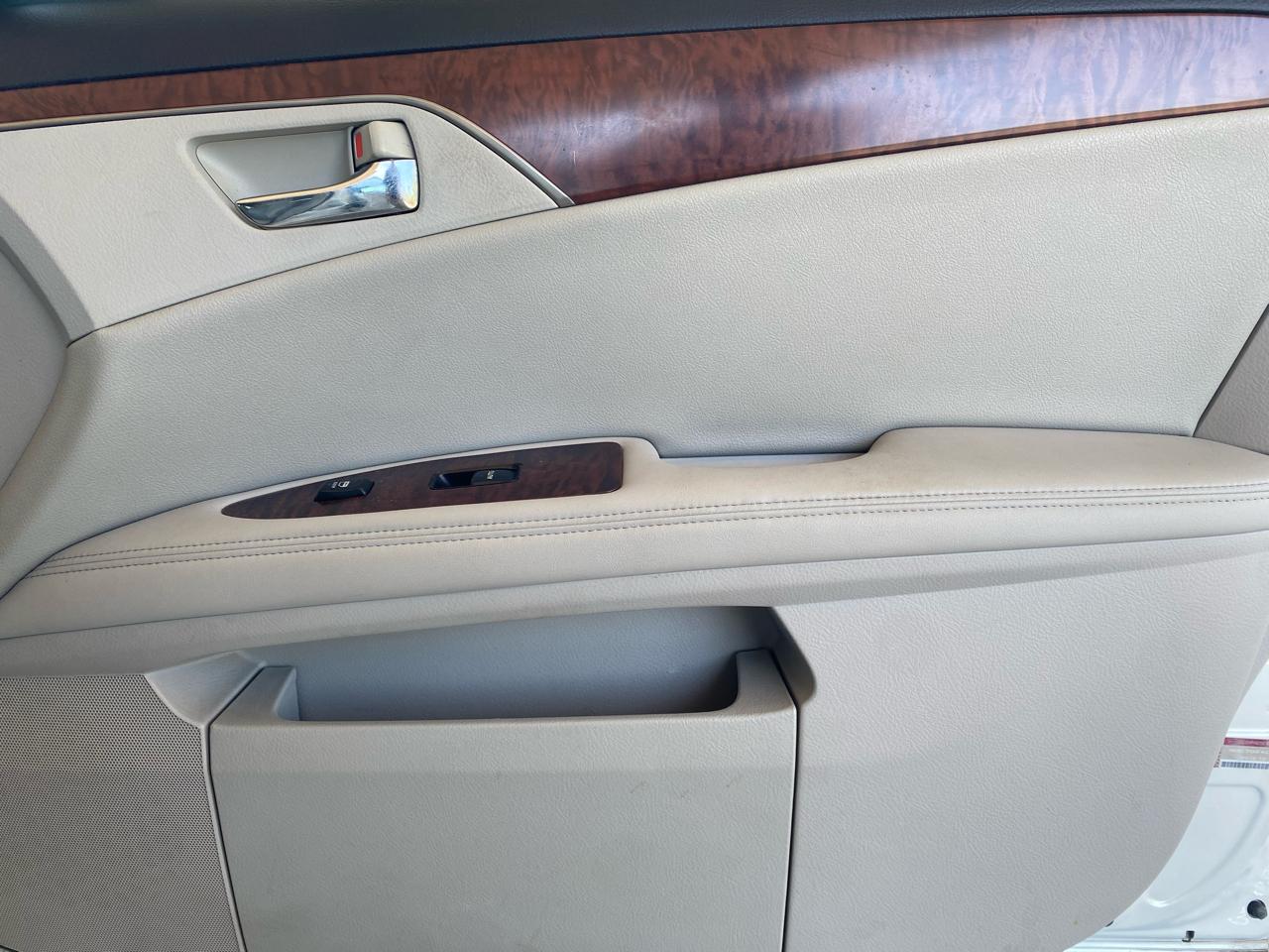 Toyota Avalon  2011