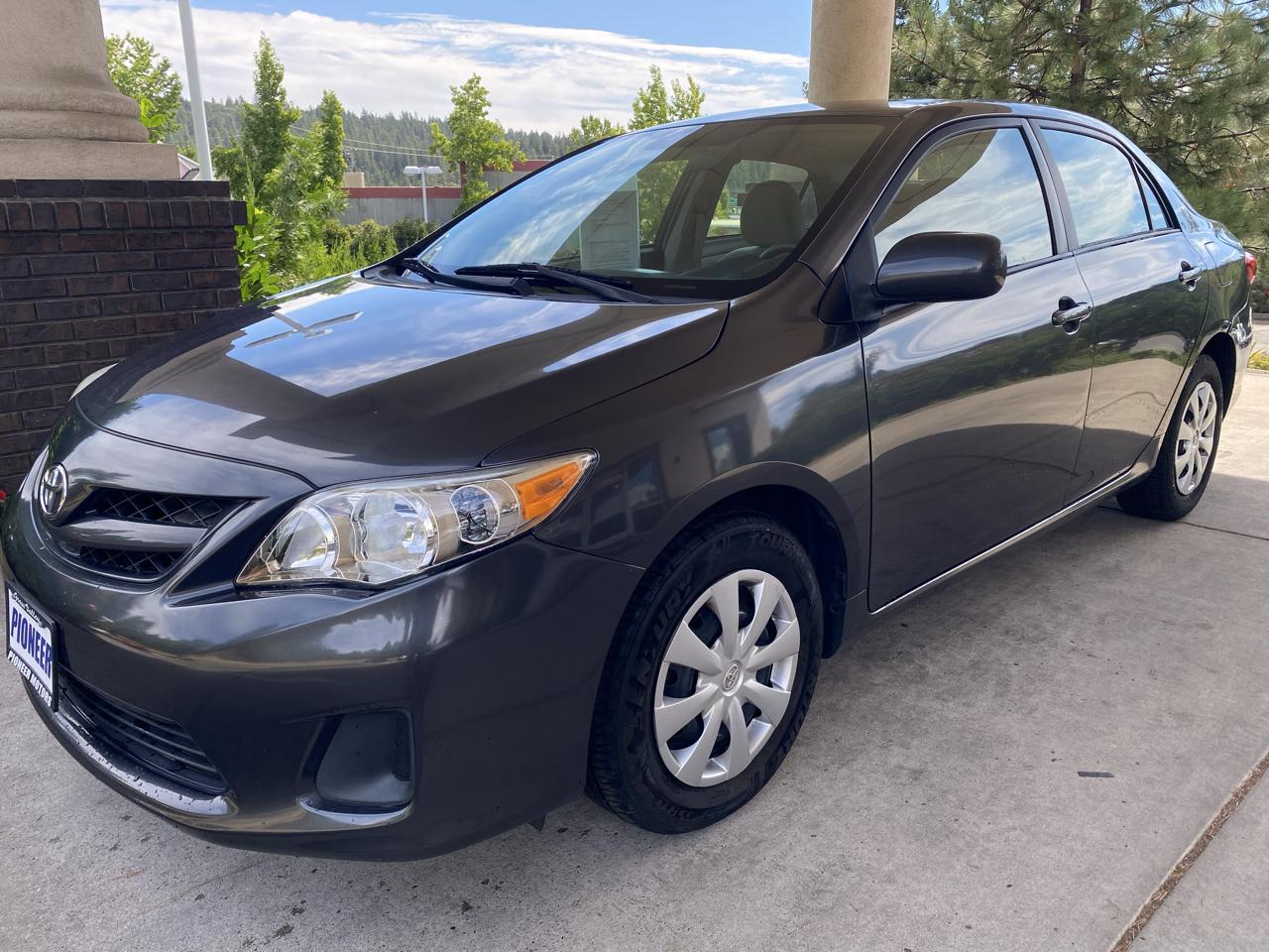Toyota Corolla 4dr Sdn Auto LE (Natl) 2011
