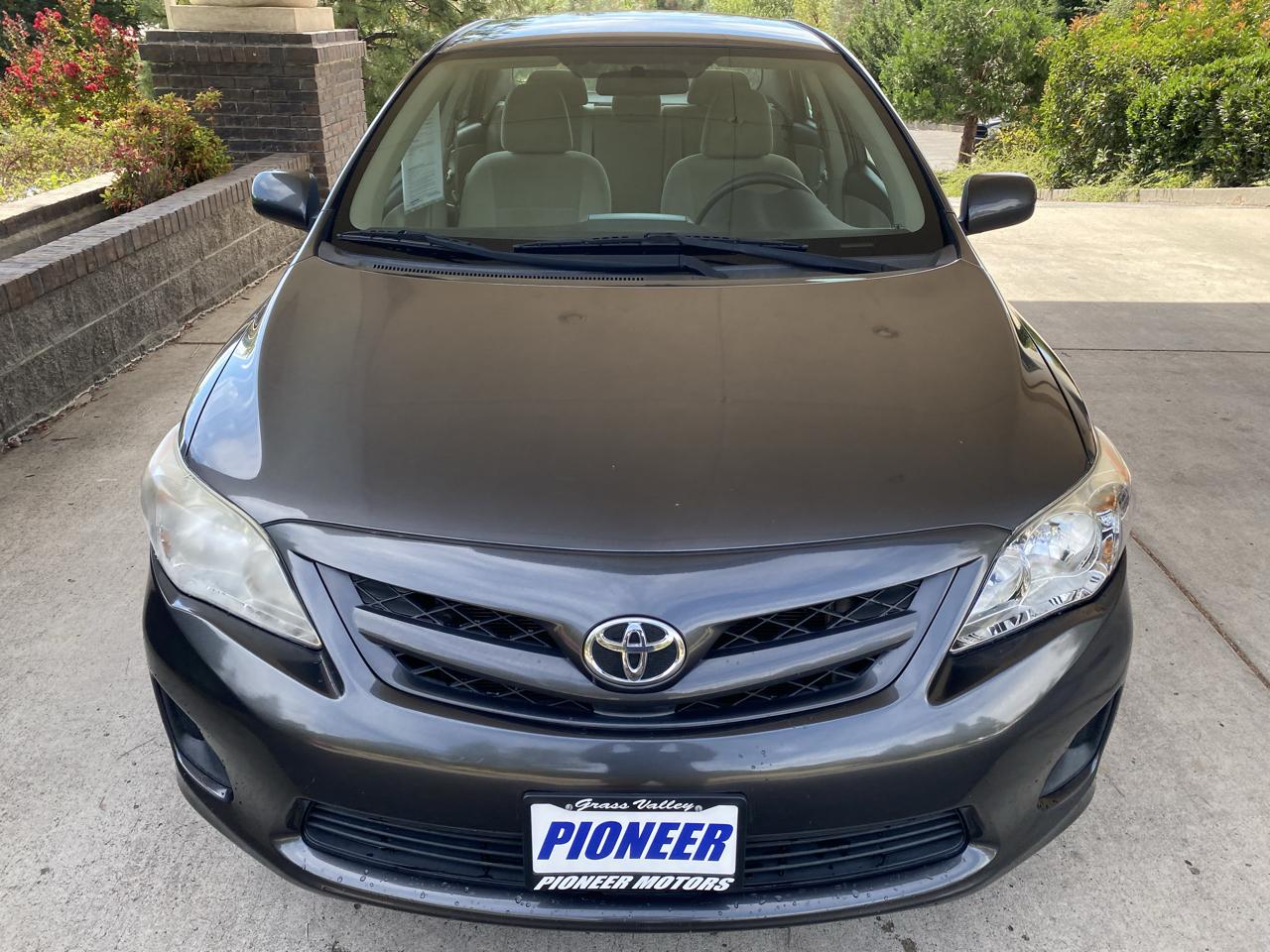 Toyota Corolla 4dr Sdn Auto LE (Natl) 2011