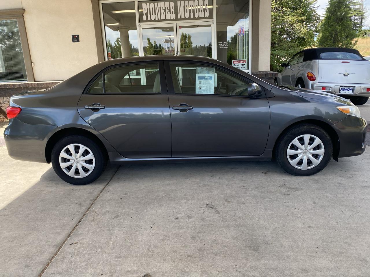 Toyota Corolla 4dr Sdn Auto LE (Natl) 2011