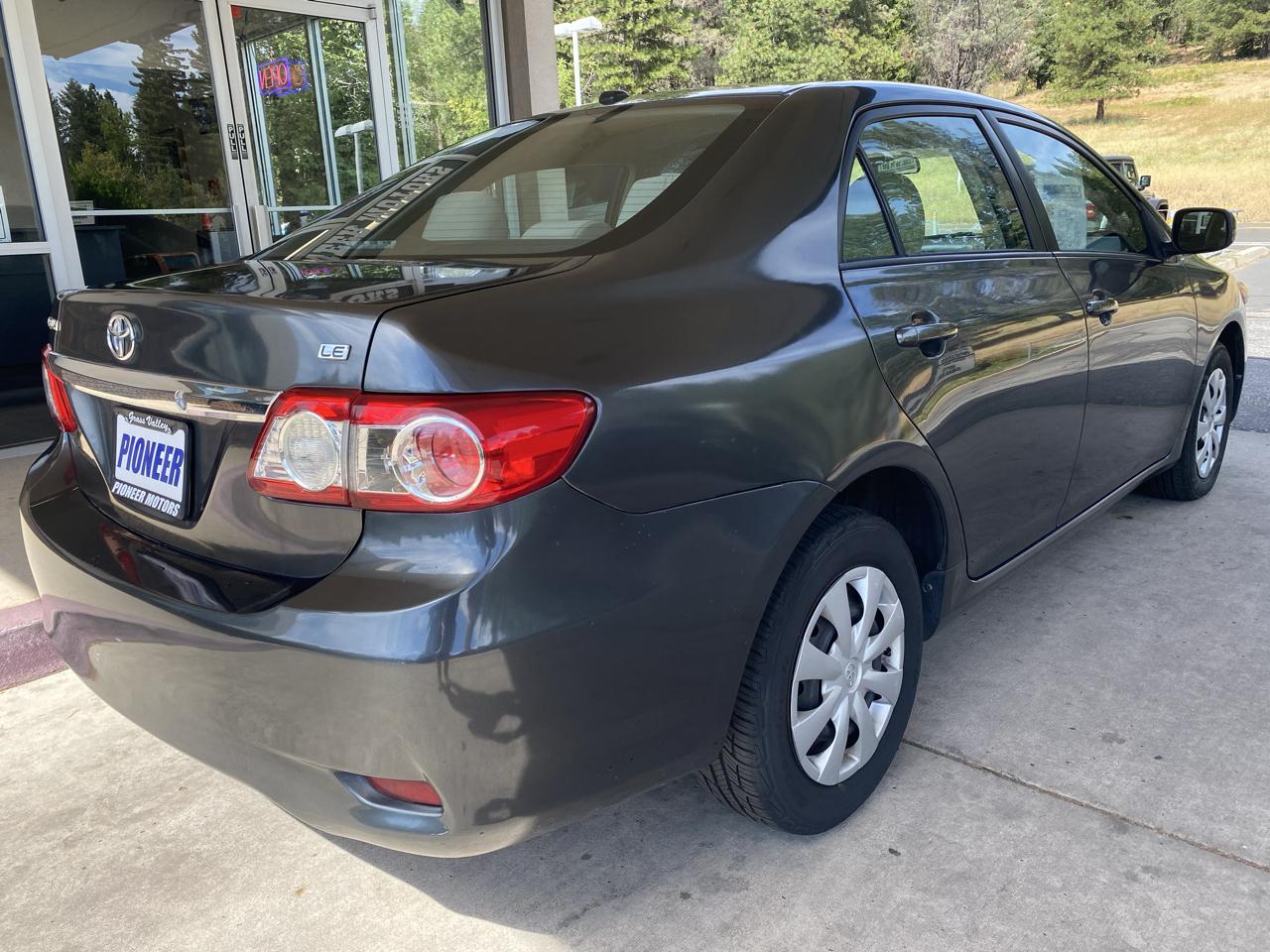 Toyota Corolla 4dr Sdn Auto LE (Natl) 2011