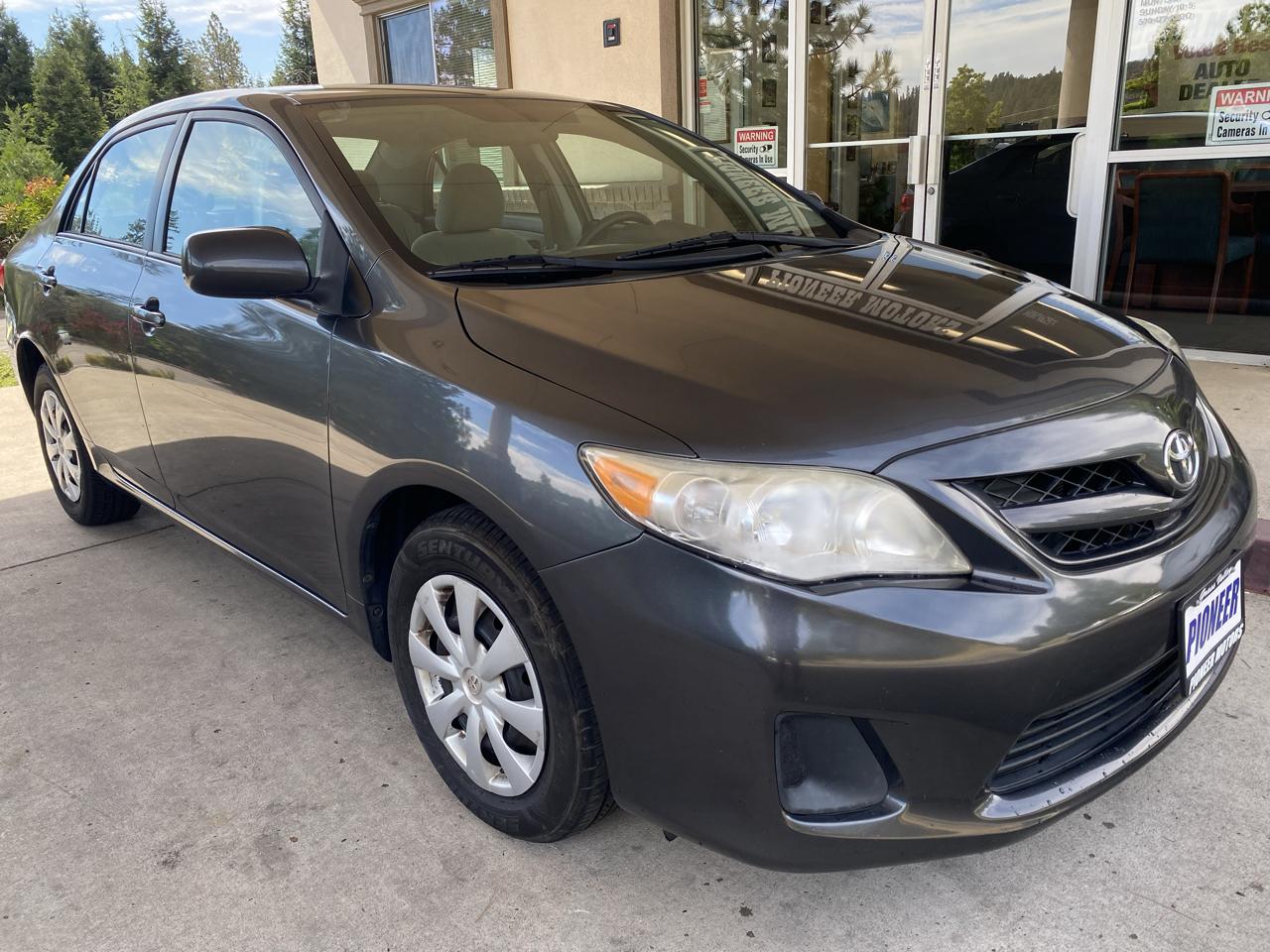 Toyota Corolla 4dr Sdn Auto LE (Natl) 2011