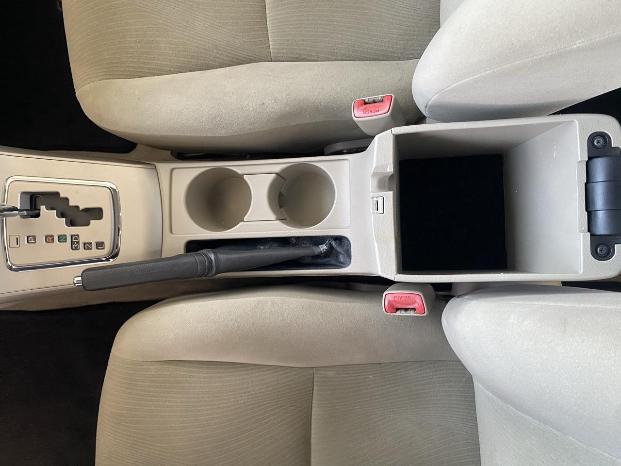 Toyota Corolla 4dr Sdn Auto LE (Natl) 2011