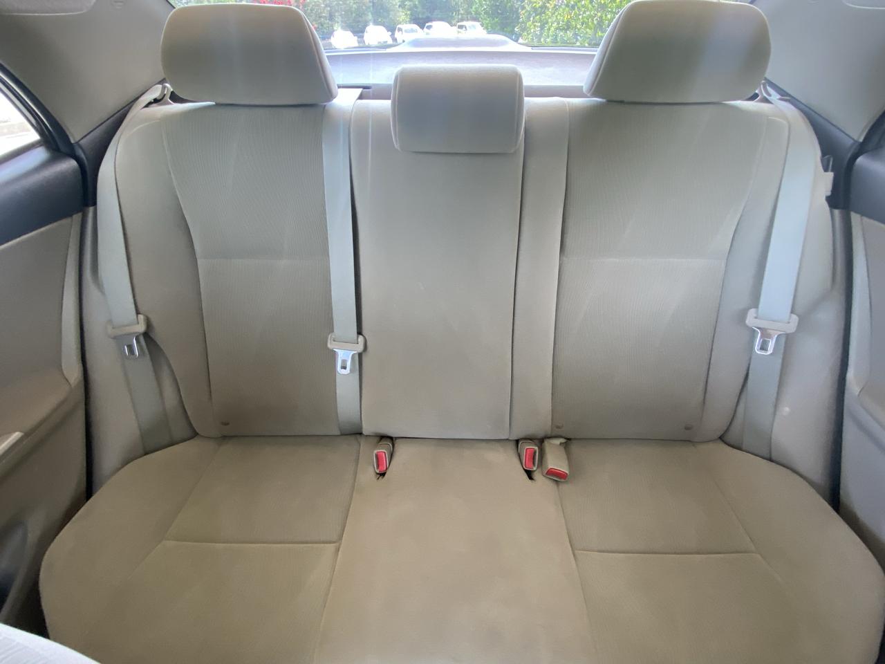 Toyota Corolla 4dr Sdn Auto LE (Natl) 2011