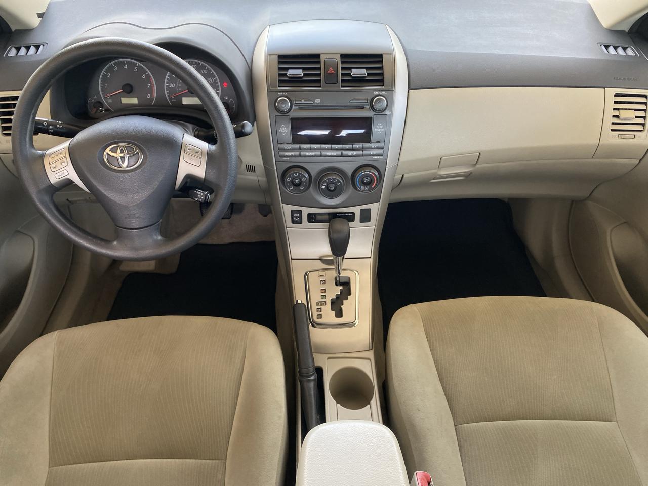 Toyota Corolla 4dr Sdn Auto LE (Natl) 2011