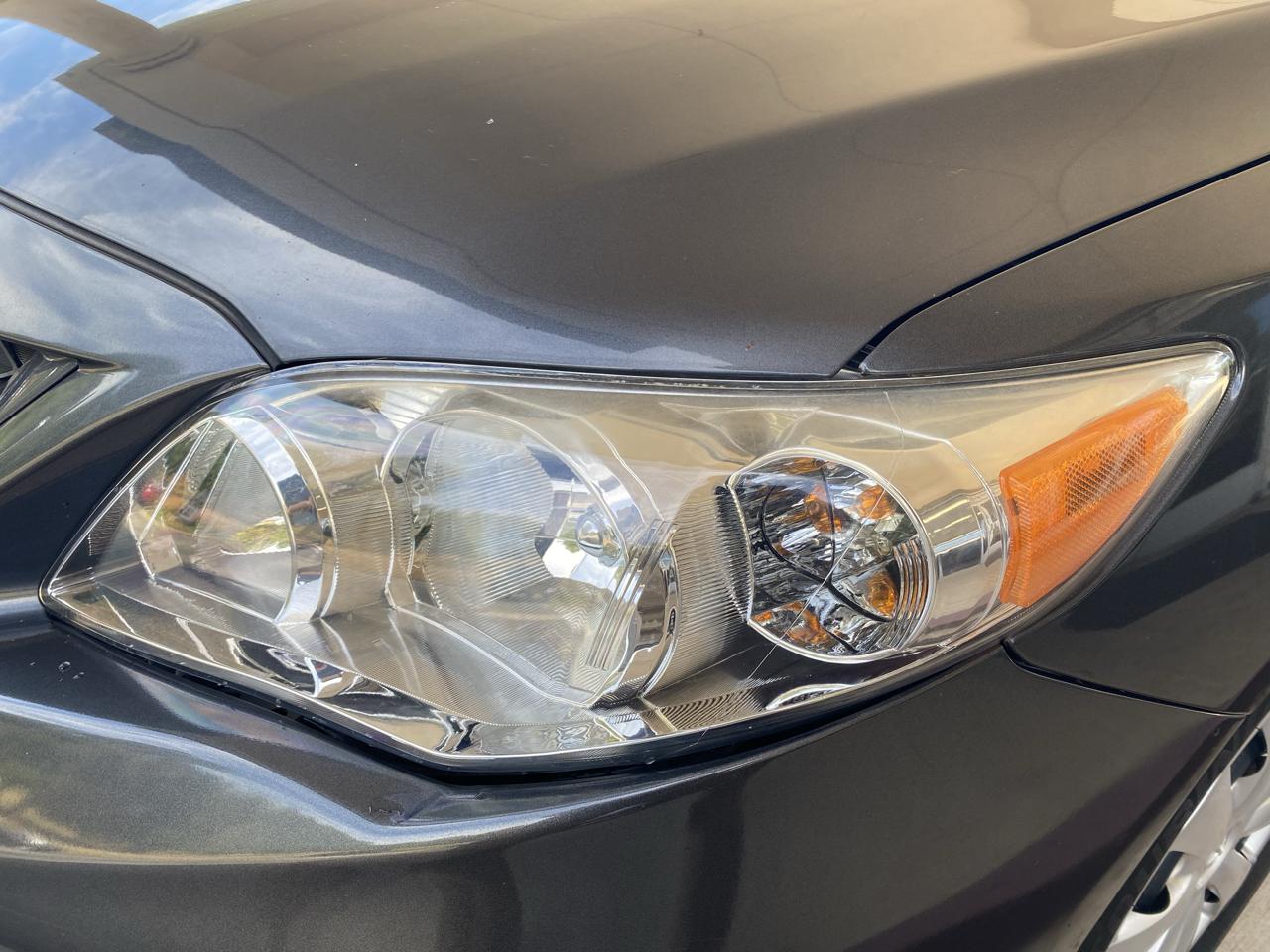 Toyota Corolla 4dr Sdn Auto LE (Natl) 2011