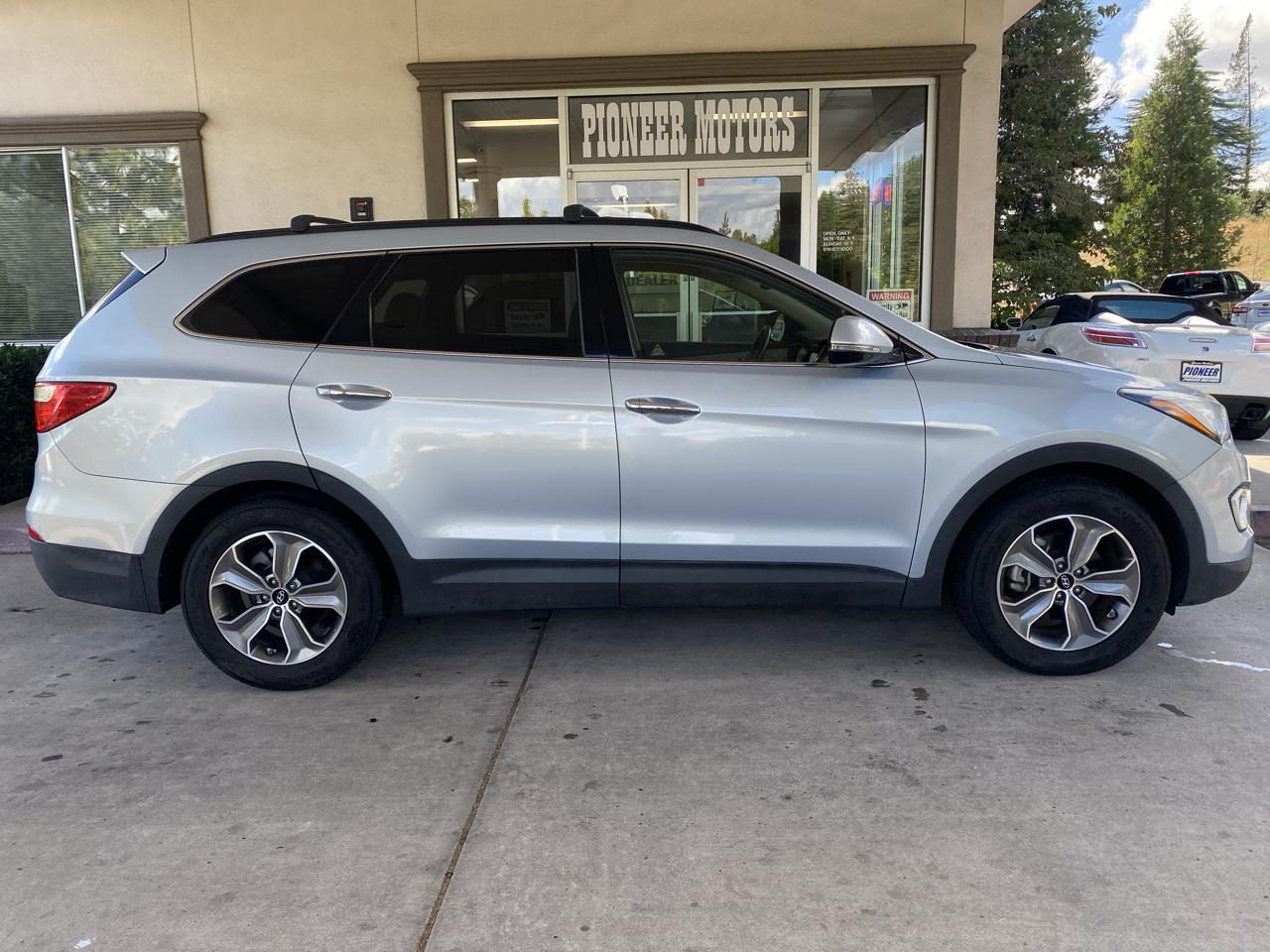 Hyundai Santa Fe FWD 4dr GLS 2013