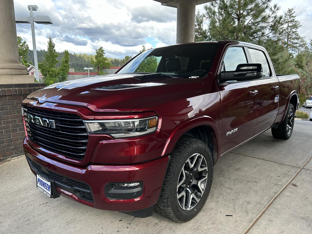 RAM 1500 Laramie 4x4 Crew Cab 6'4" Box 2025