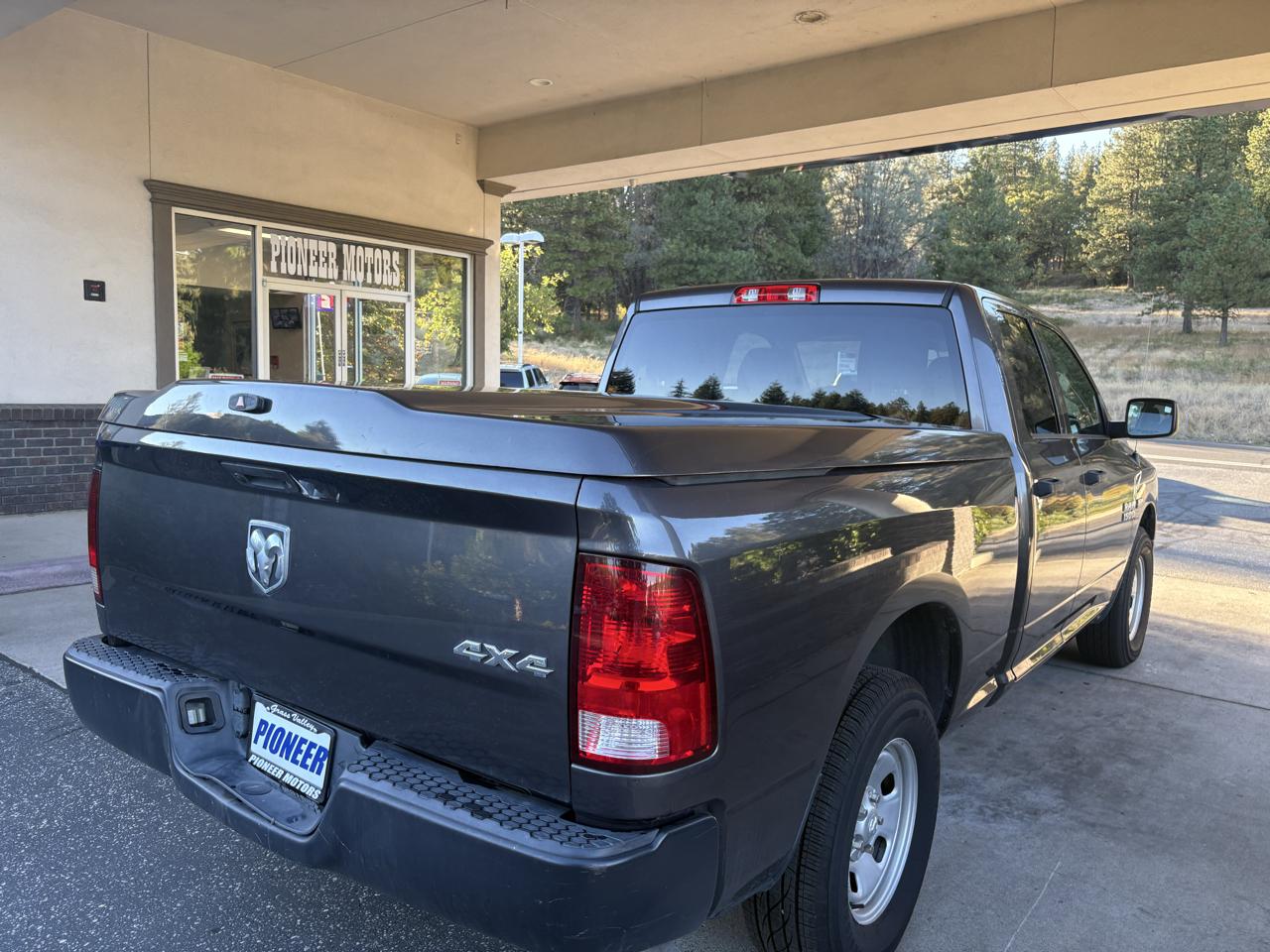 RAM 1500 Tradesman 4x4 Quad Cab 6'4" Box 2018