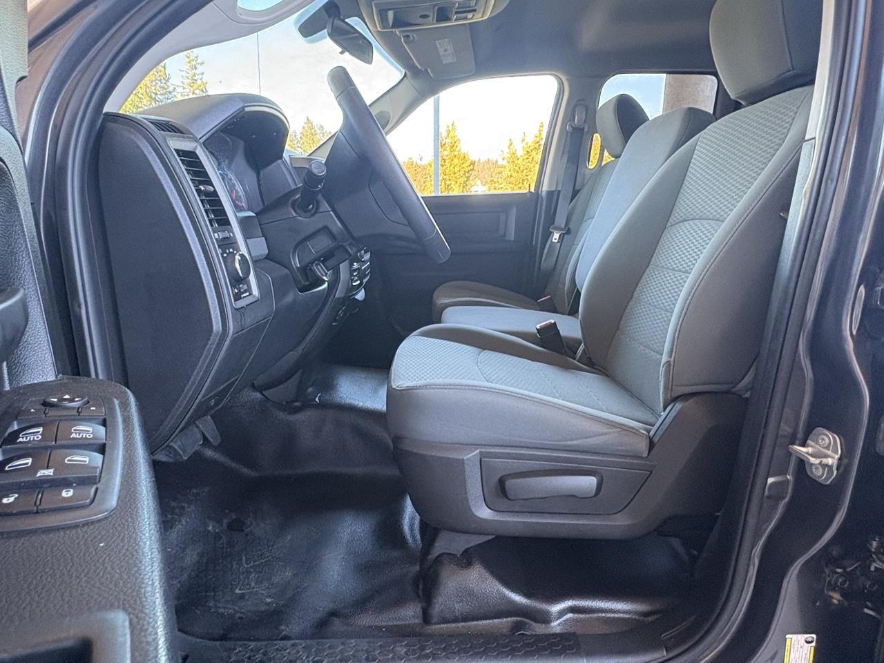RAM 1500 Tradesman 4x4 Quad Cab 6'4" Box 2018