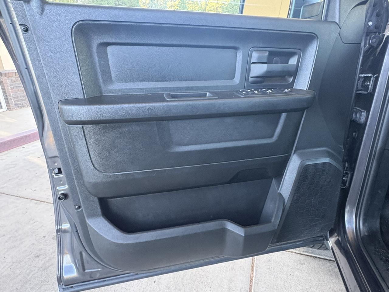 RAM 1500 Tradesman 4x4 Quad Cab 6'4" Box 2018