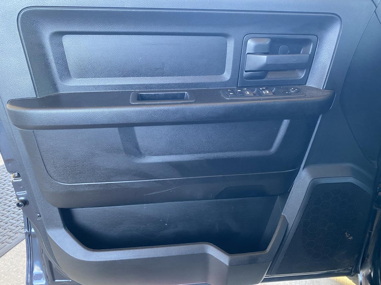 RAM 1500 Classic Tradesman 4x4 Quad Cab 6'4" Box 2019