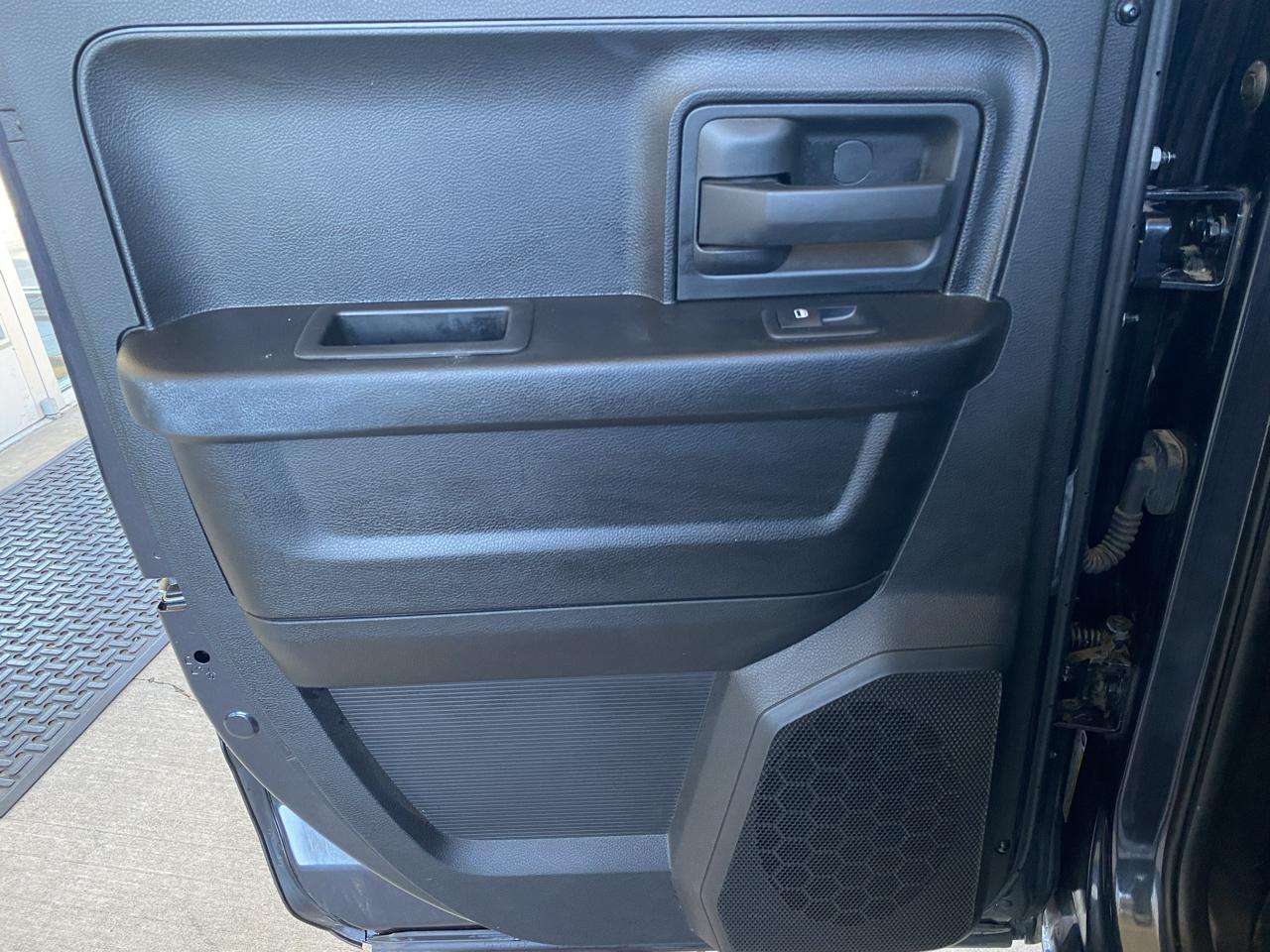 RAM 1500 Classic Tradesman 4x4 Quad Cab 6'4" Box 2019