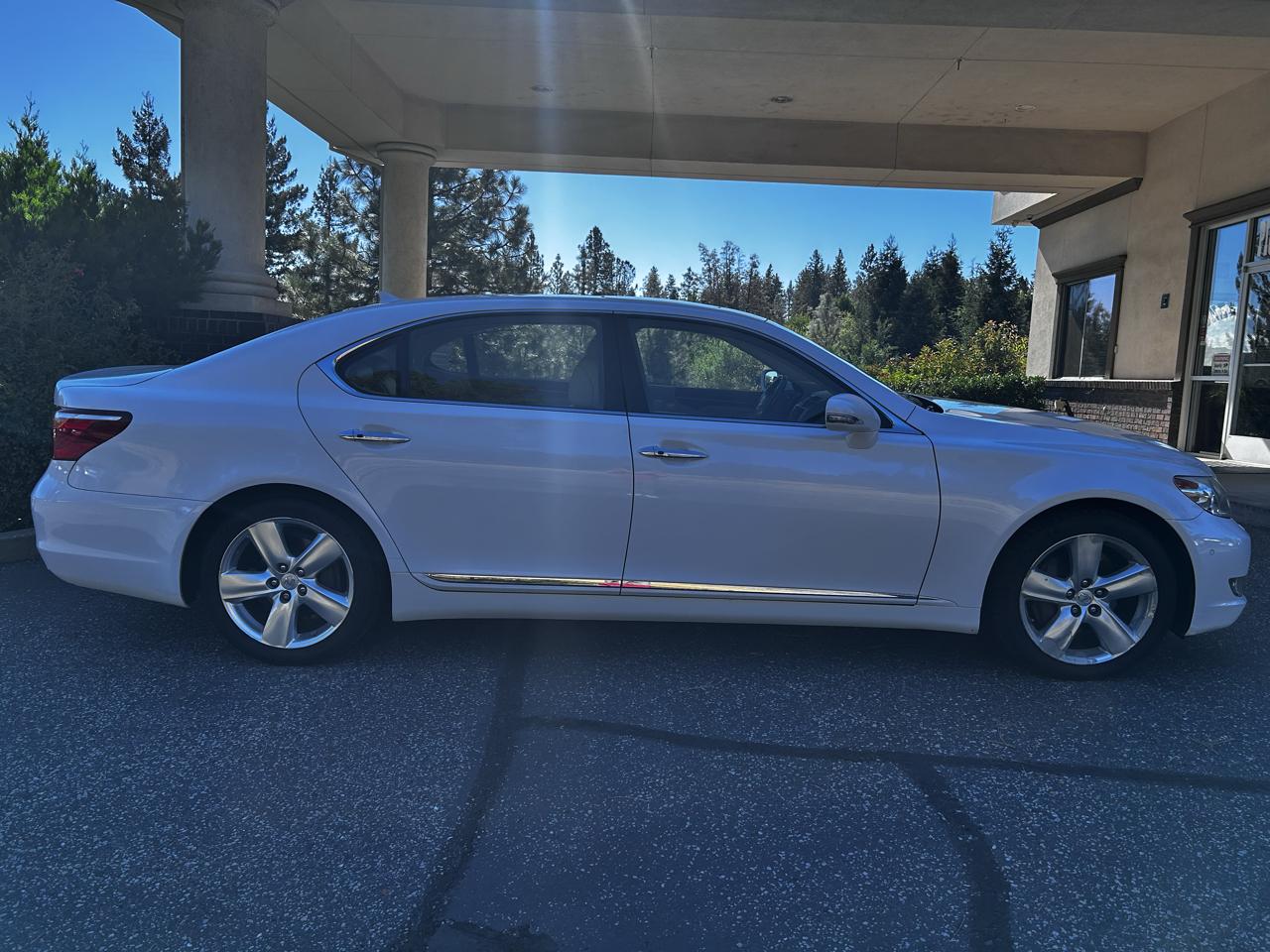 Lexus LS 460 4dr Sdn L RWD 2011