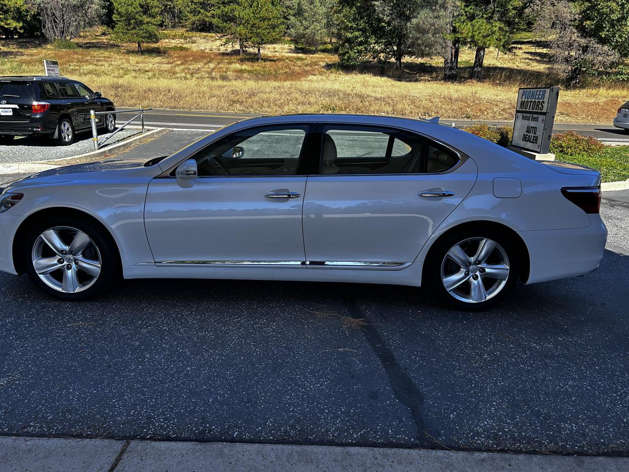 Lexus LS 460 4dr Sdn L RWD 2011