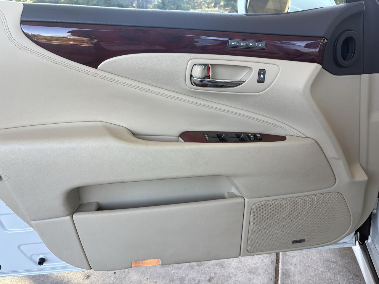 Lexus LS 460 4dr Sdn L RWD 2011