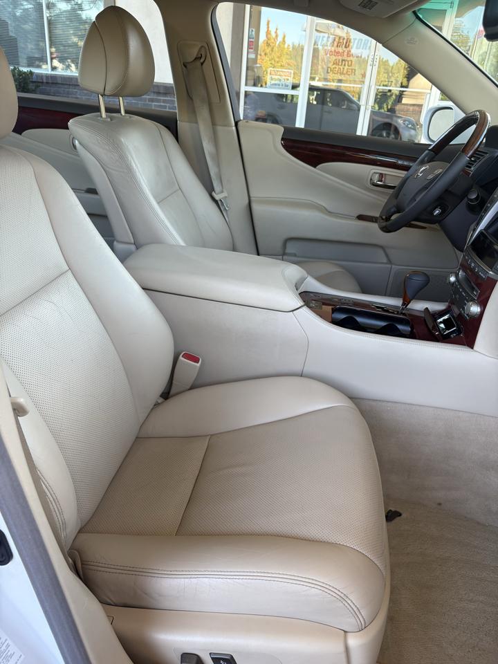 Lexus LS 460 4dr Sdn L RWD 2011