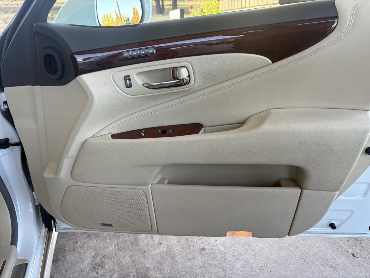 Lexus LS 460 4dr Sdn L RWD 2011