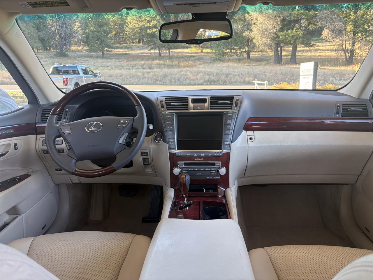 Lexus LS 460 4dr Sdn L RWD 2011