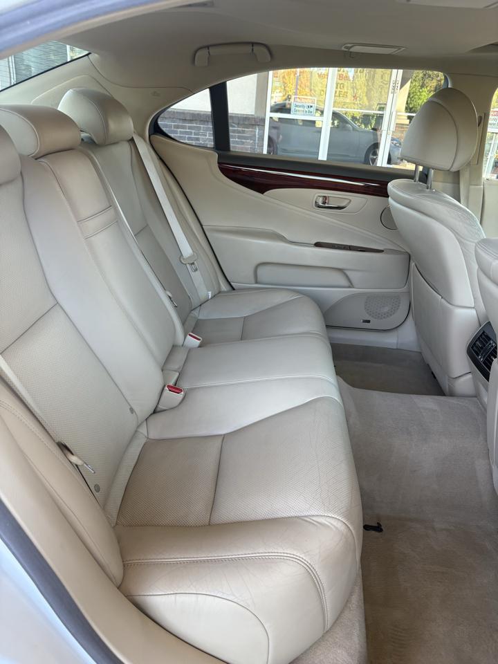Lexus LS 460 4dr Sdn L RWD 2011
