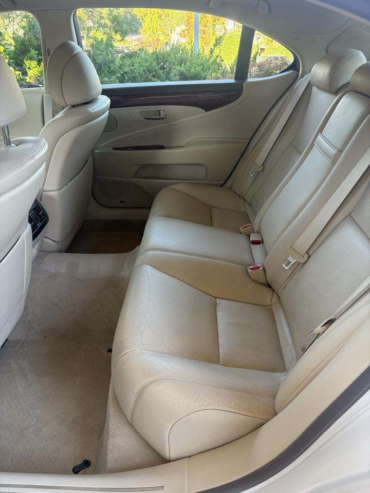 Lexus LS 460 4dr Sdn L RWD 2011