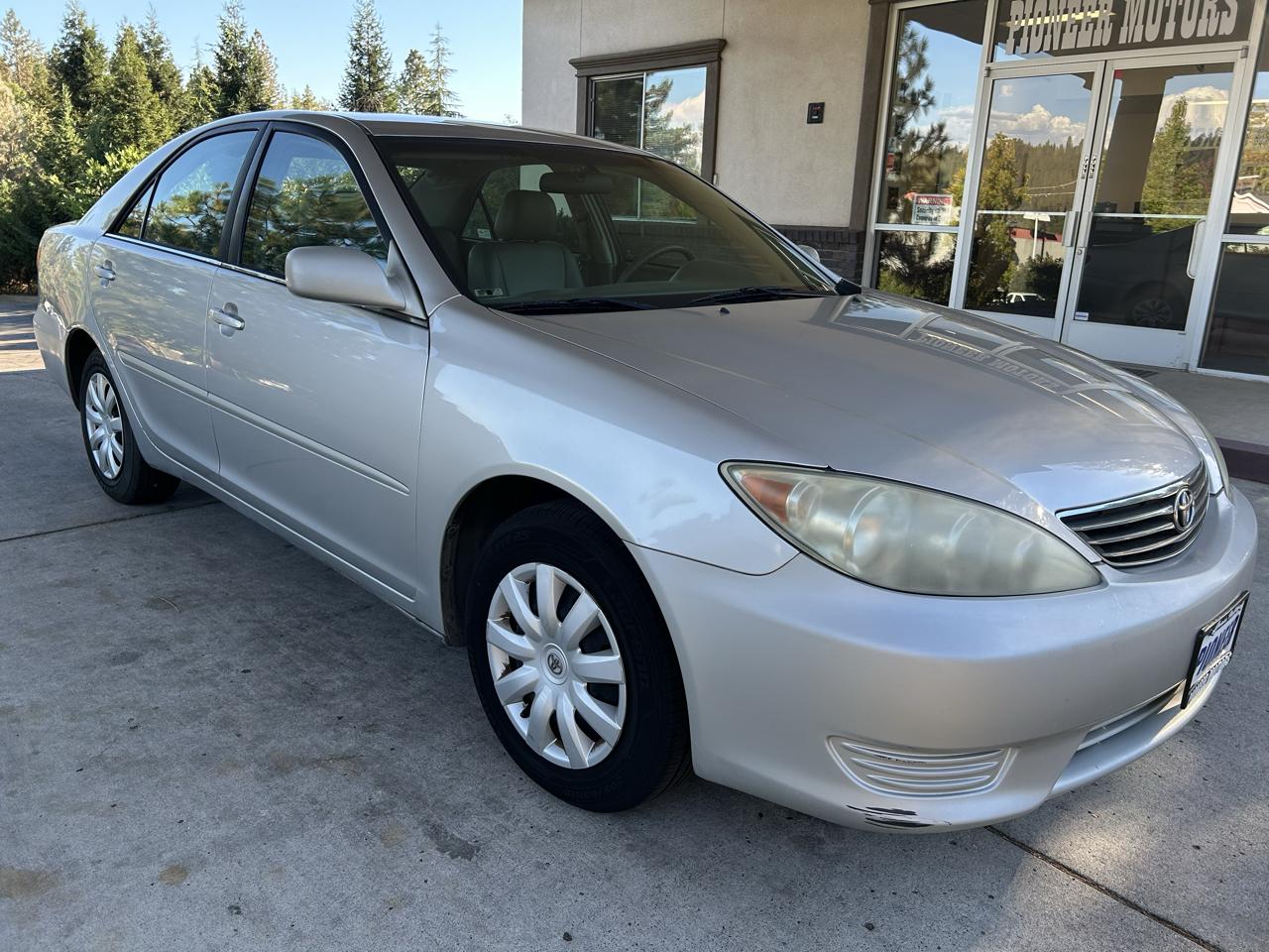 Toyota Camry 4dr Sdn LE Auto 2005