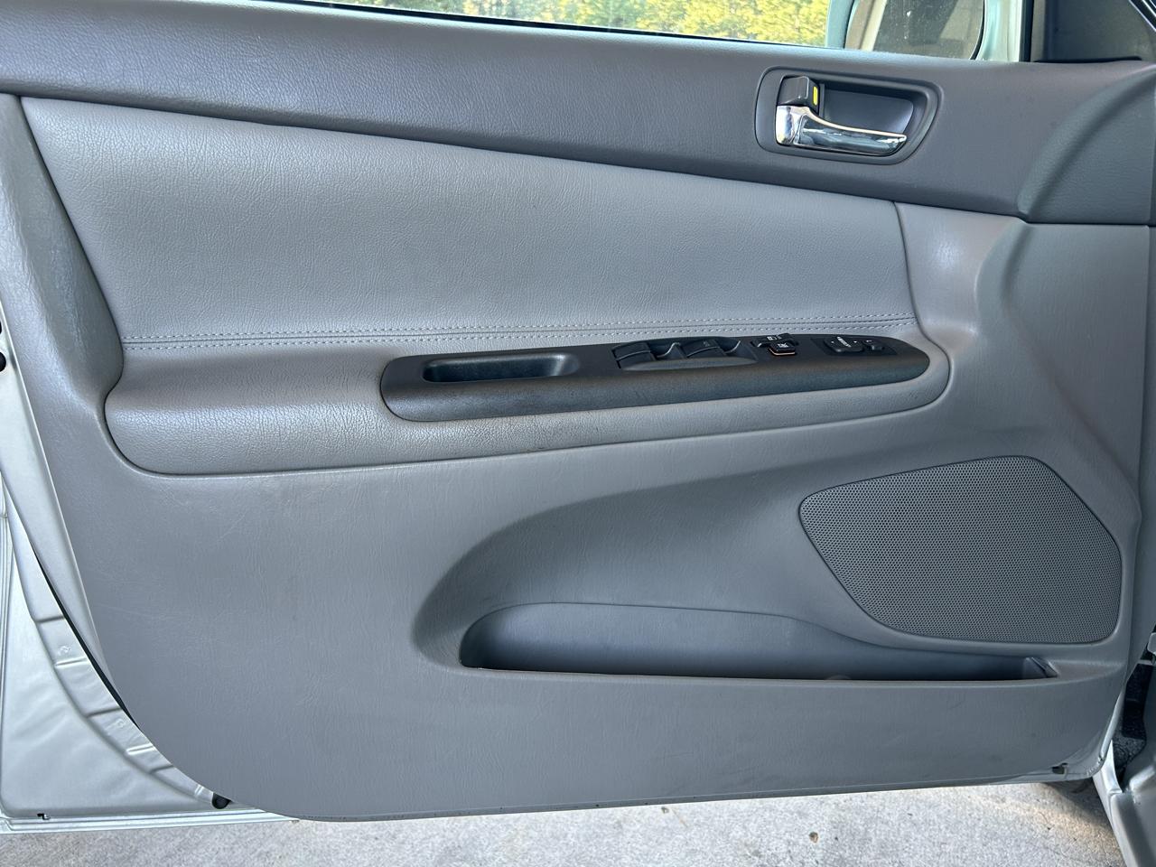 Toyota Camry 4dr Sdn LE Auto 2005