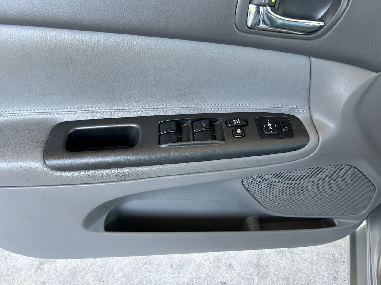 Toyota Camry 4dr Sdn LE Auto 2005